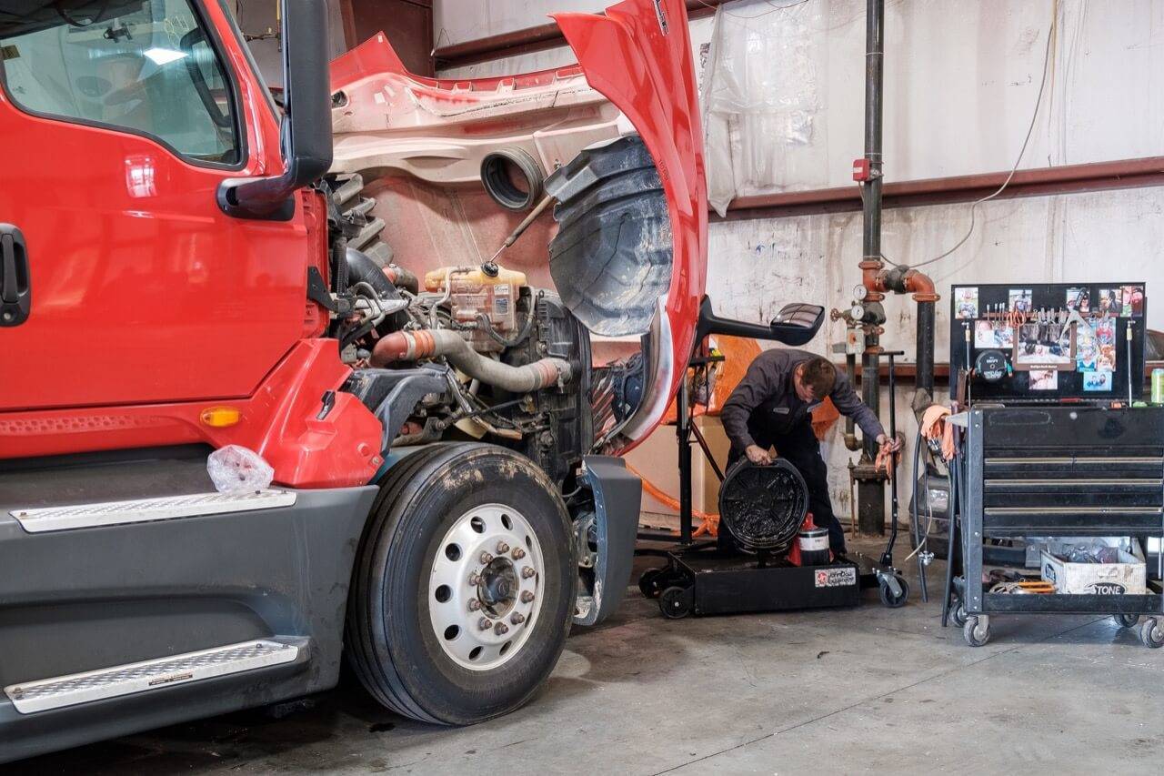 3 Most Common Heavy Duty Truck Oil Change Myths – Busted
